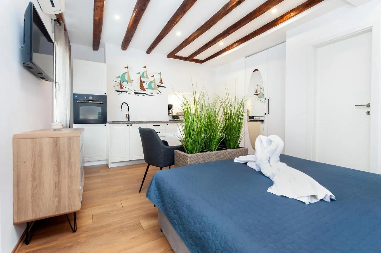 The Yellow House Apartments Rovinj