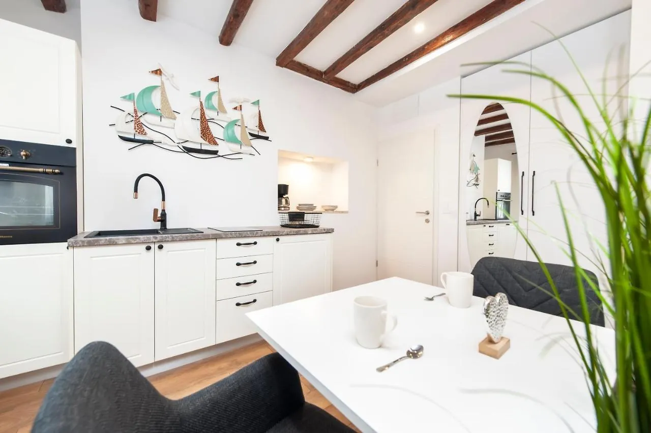 The Yellow House Apartments Rovinj Kroatien