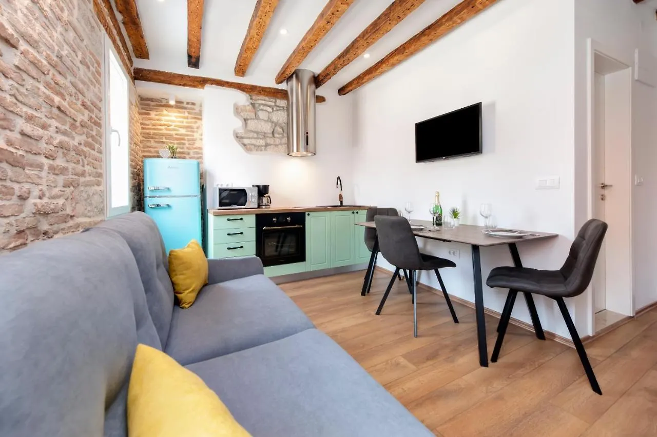 The Yellow House Apartments Rovinj