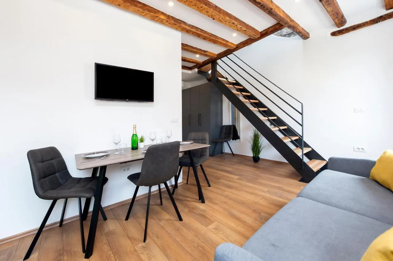 The Yellow House Apartments Rovinj