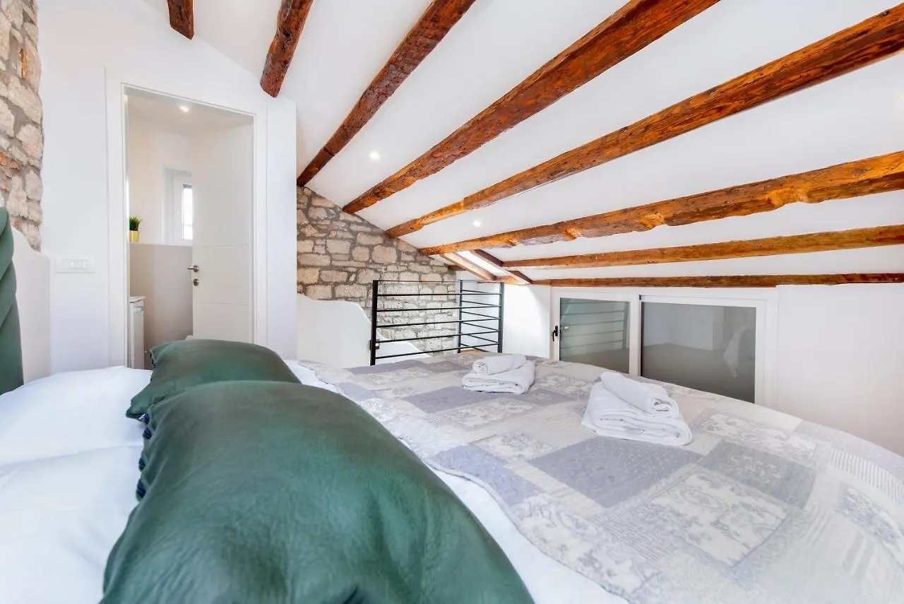The Yellow House Apartments Rovinj 0*,