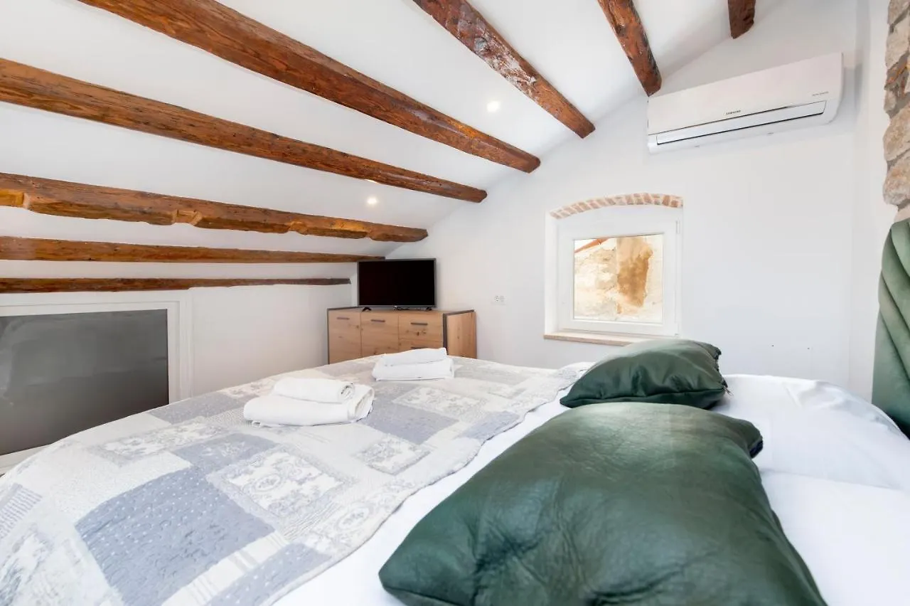 The Yellow House Apartments Rovinj Kroatien
