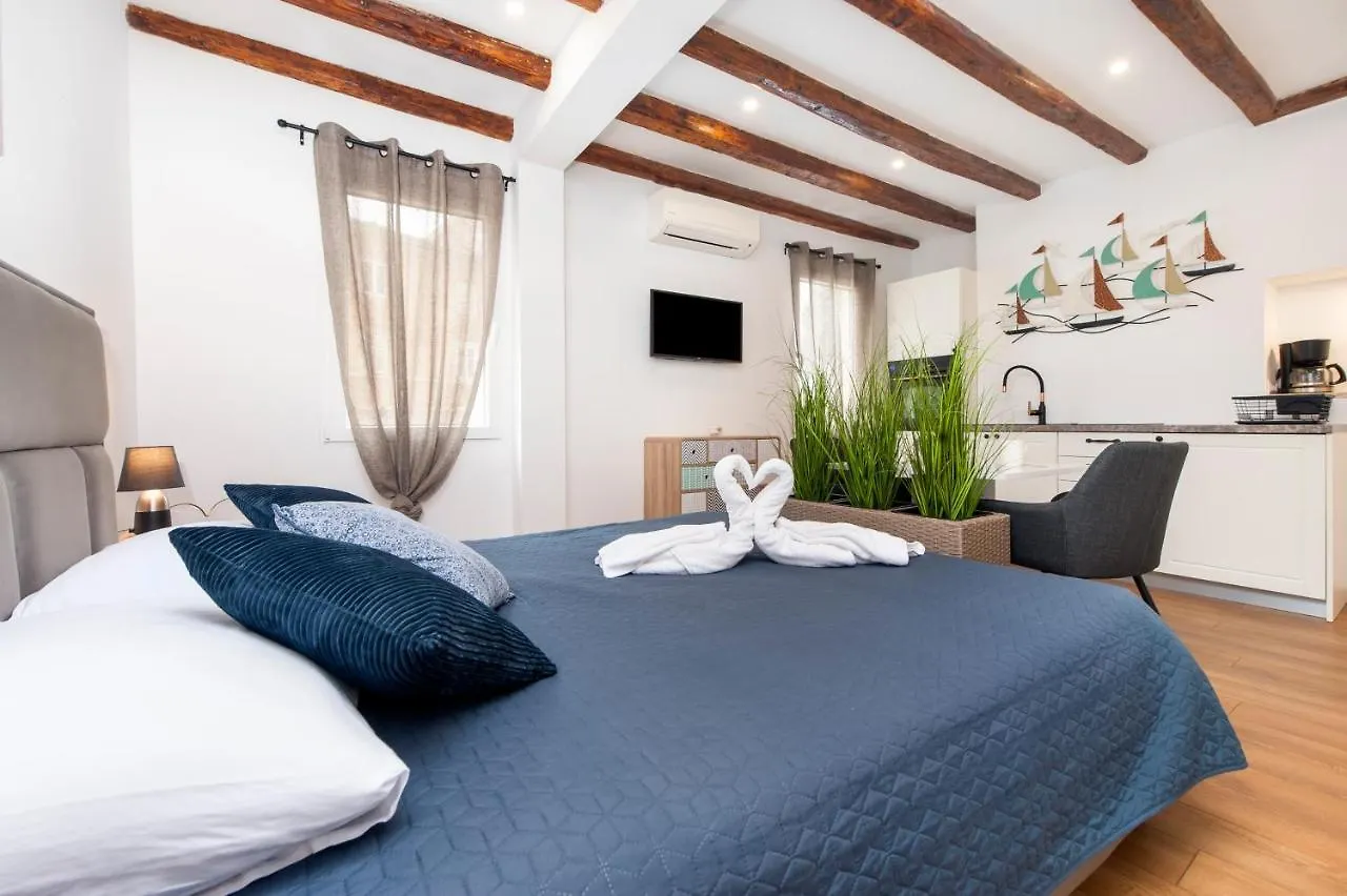 The Yellow House Apartments Rovinj Kroatien