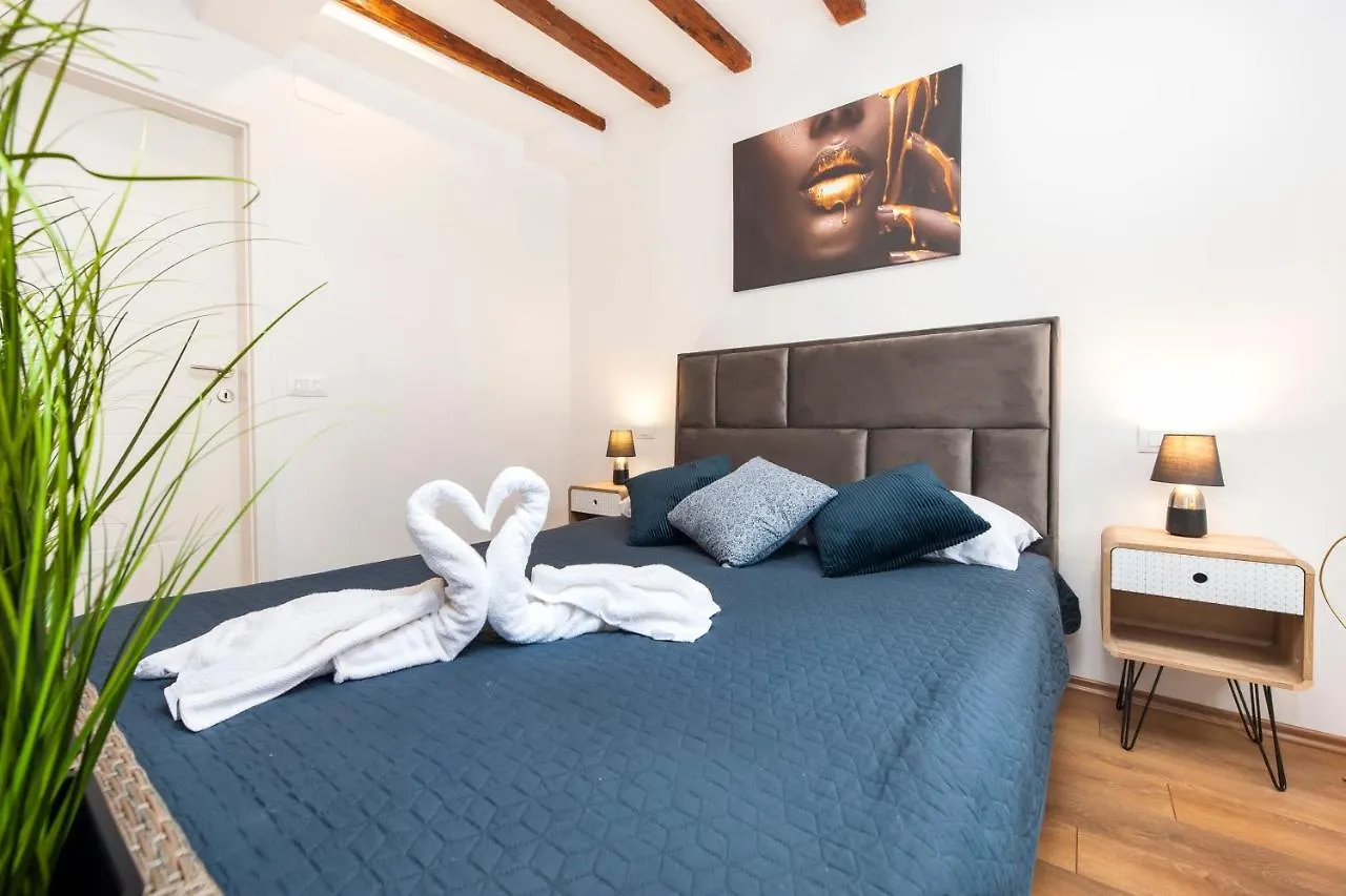 The Yellow House Apartments Rovinj Kroatien