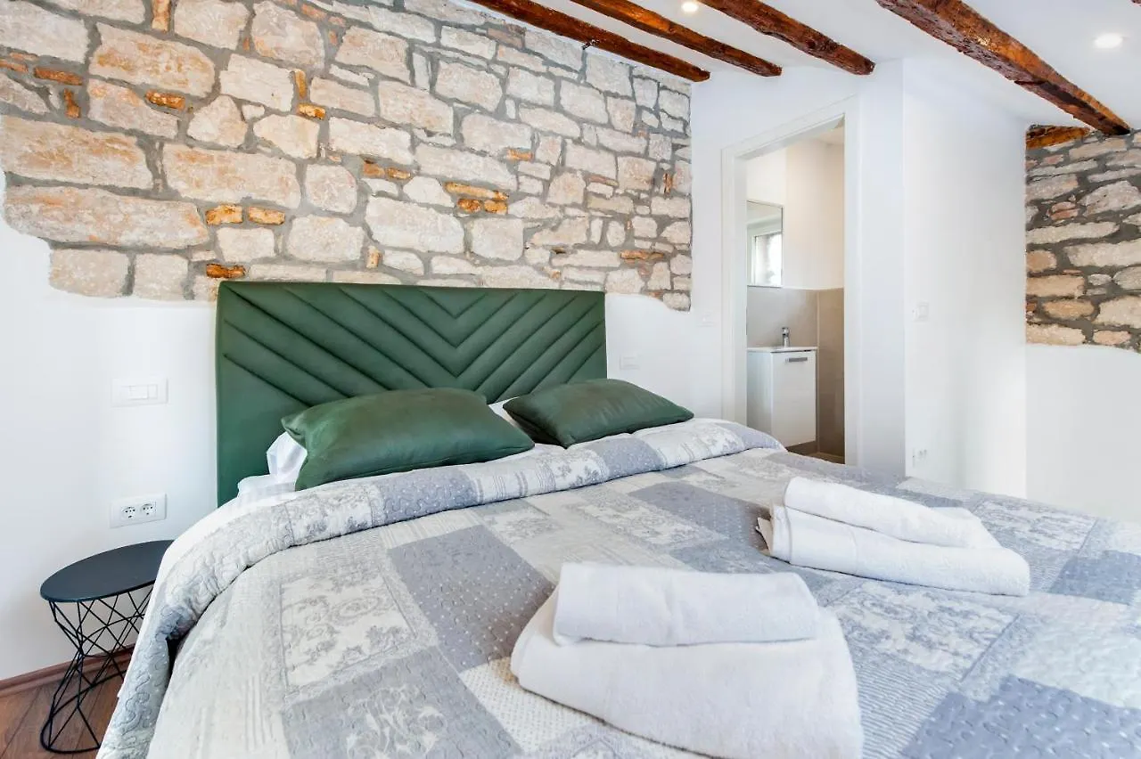 The Yellow House Apartments Rovinj 0*,  Kroatien